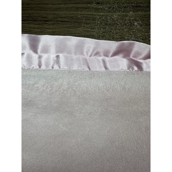 Carters Soft Pink Baby Blanket Satin Backing & Trim White Flowers 30x40 Rare - Picture 4 of 9